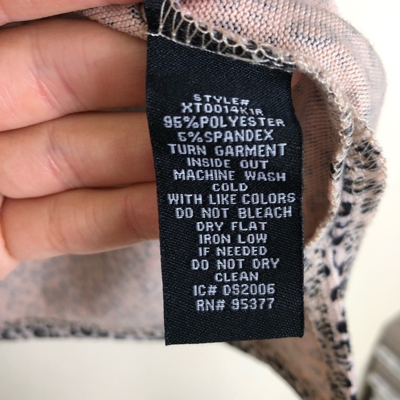 New Sanctuary V-neck Cozy Pocket Sleeve Top in Mini Leopard - Picture 7 of 11